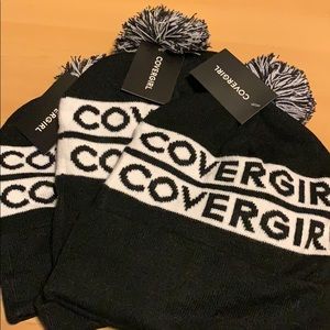 COVERGIRL Black and White Custome Beanie